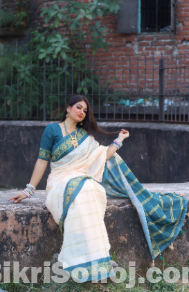 ক্রিম এবং সী গ্রিন কম্বিনেশন নরম সিল্ক শাড়ি....